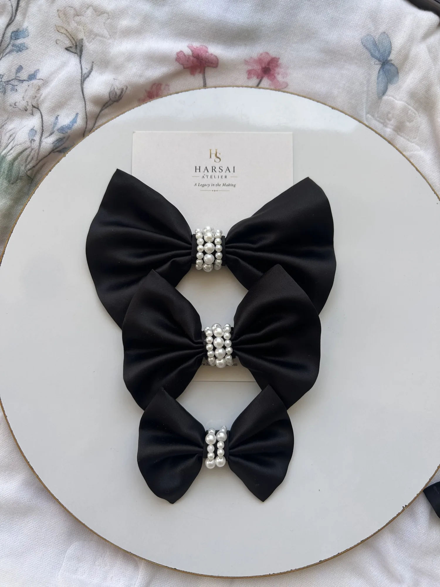 Black pearl  Bow